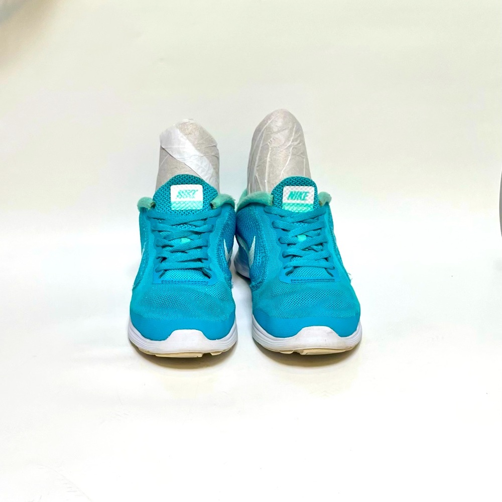 Aqua Blue Nike Revolutions washable sneakers. Size 5 - Picture 1 of 3